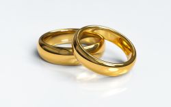 (https://pixabay.com/photos/wedding-rings-engagement-rings-3611277/)
